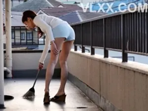 Cậu thanh niên bị 2 cấp trên nữ vắt kiệt trong chuyến công tác ở chung khách sạn