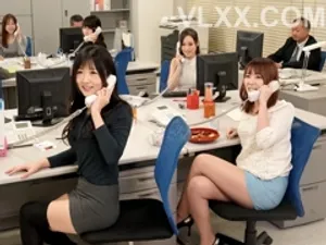 Chị gái ở nhà luôn mặc chiếc quần bó sát khiến cậu em trai tuổi mới lớn cứng